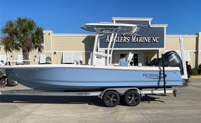 2022 Robalo R246 Cayman